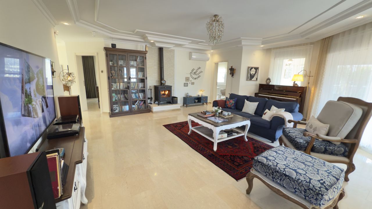Villa à Alanya, Turquie, 245 m² - image 1
