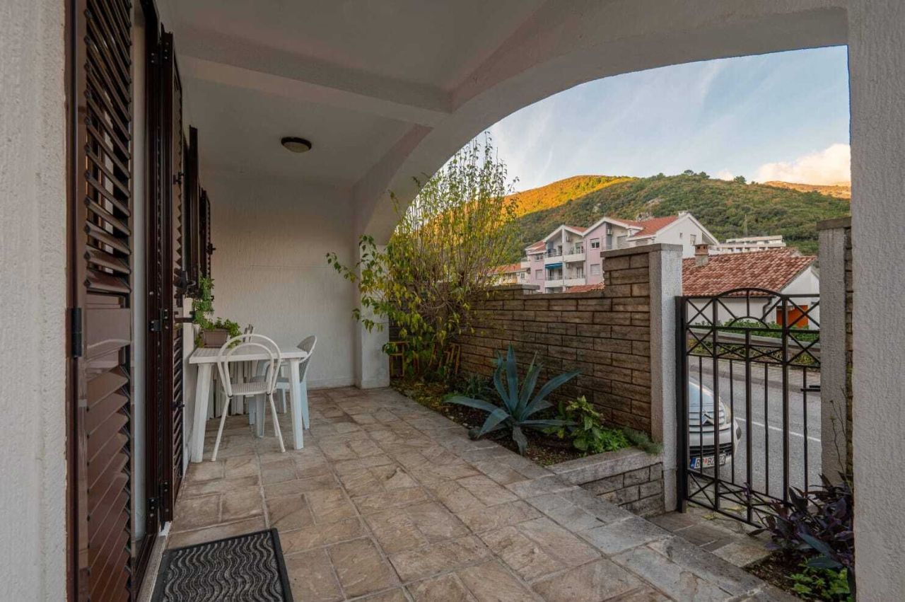 Townhouse in Budva, Montenegro, 102 m² - picture 1