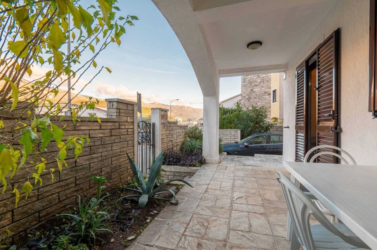 Townhouse in Budva, Montenegro, 102 m² - picture 3