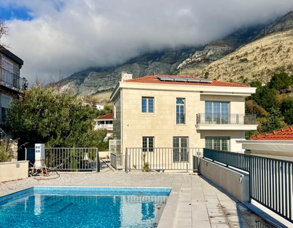 House in Rezevici, Montenegro, 236 m² - picture 1