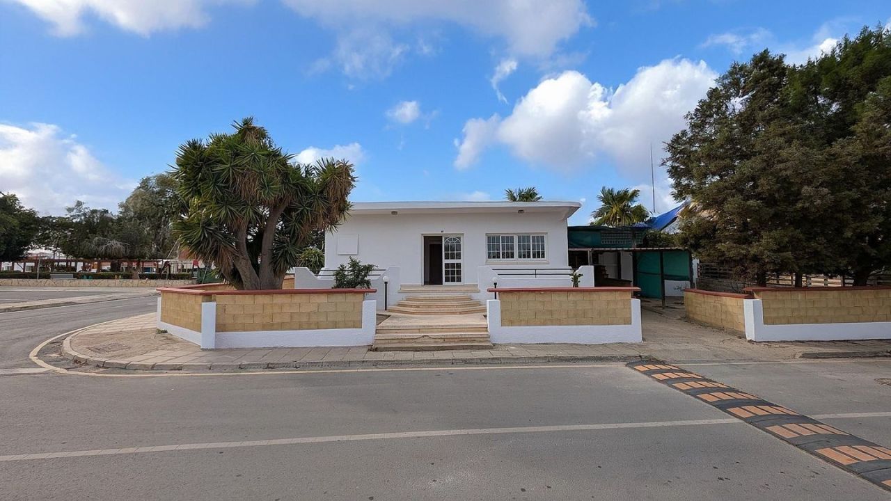 Bungalow in Protaras, Cyprus, 465 m² - picture 1