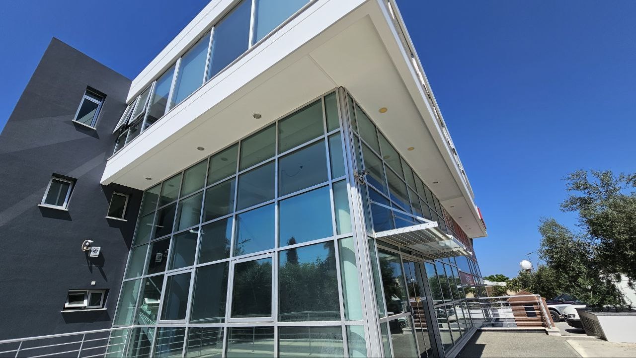 Oficina en Pafos, Chipre, 465 m² - imagen 1