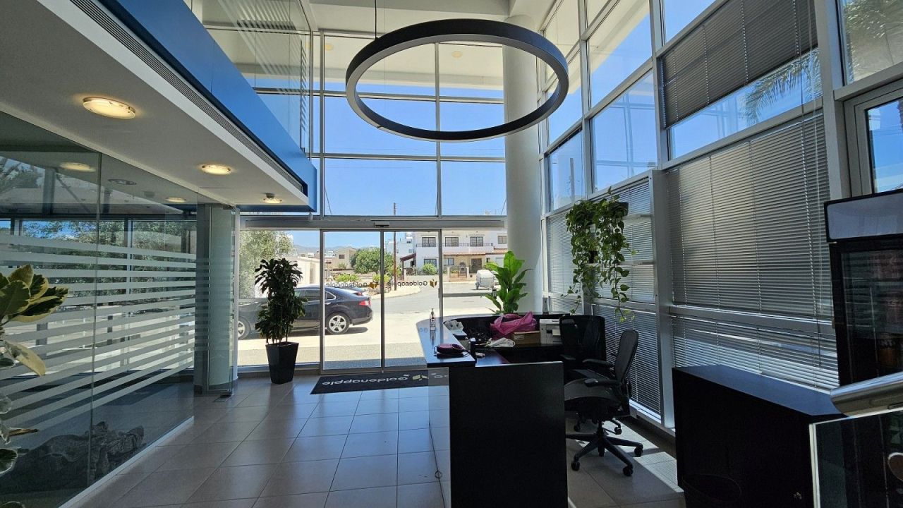 Oficina en Pafos, Chipre, 465 m² - imagen 2