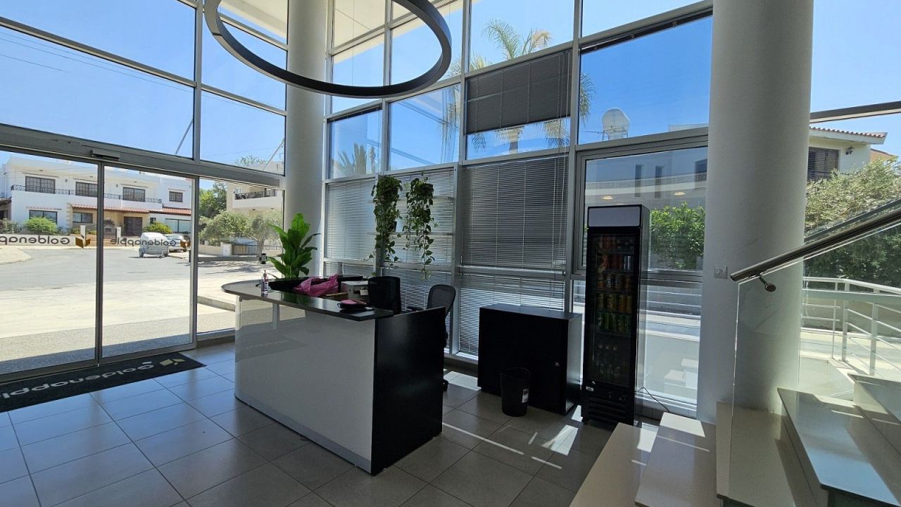 Oficina en Pafos, Chipre, 465 m² - imagen 3