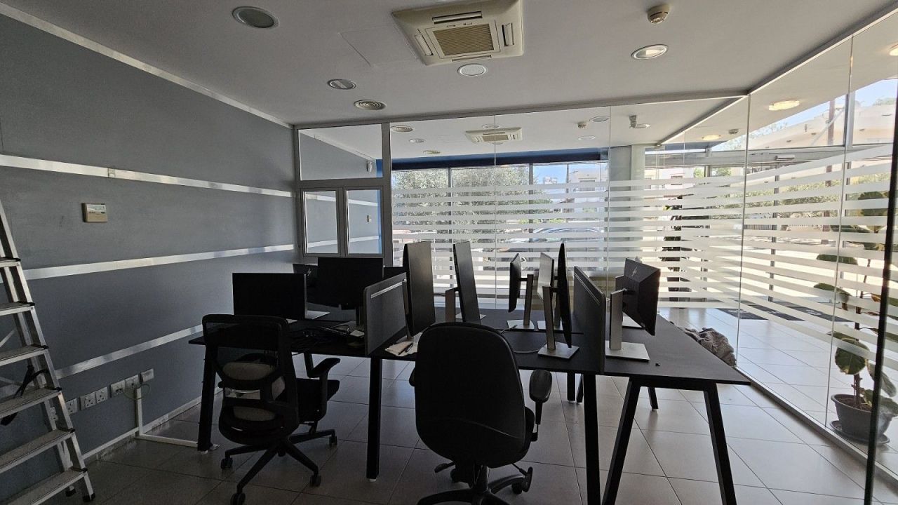 Oficina en Pafos, Chipre, 465 m² - imagen 8