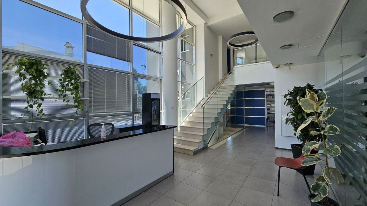 Oficina en Pafos, Chipre, 465 m² - imagen 11