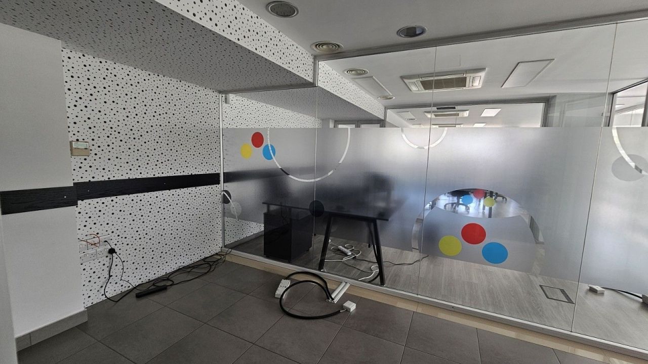 Oficina en Pafos, Chipre, 465 m² - imagen 12
