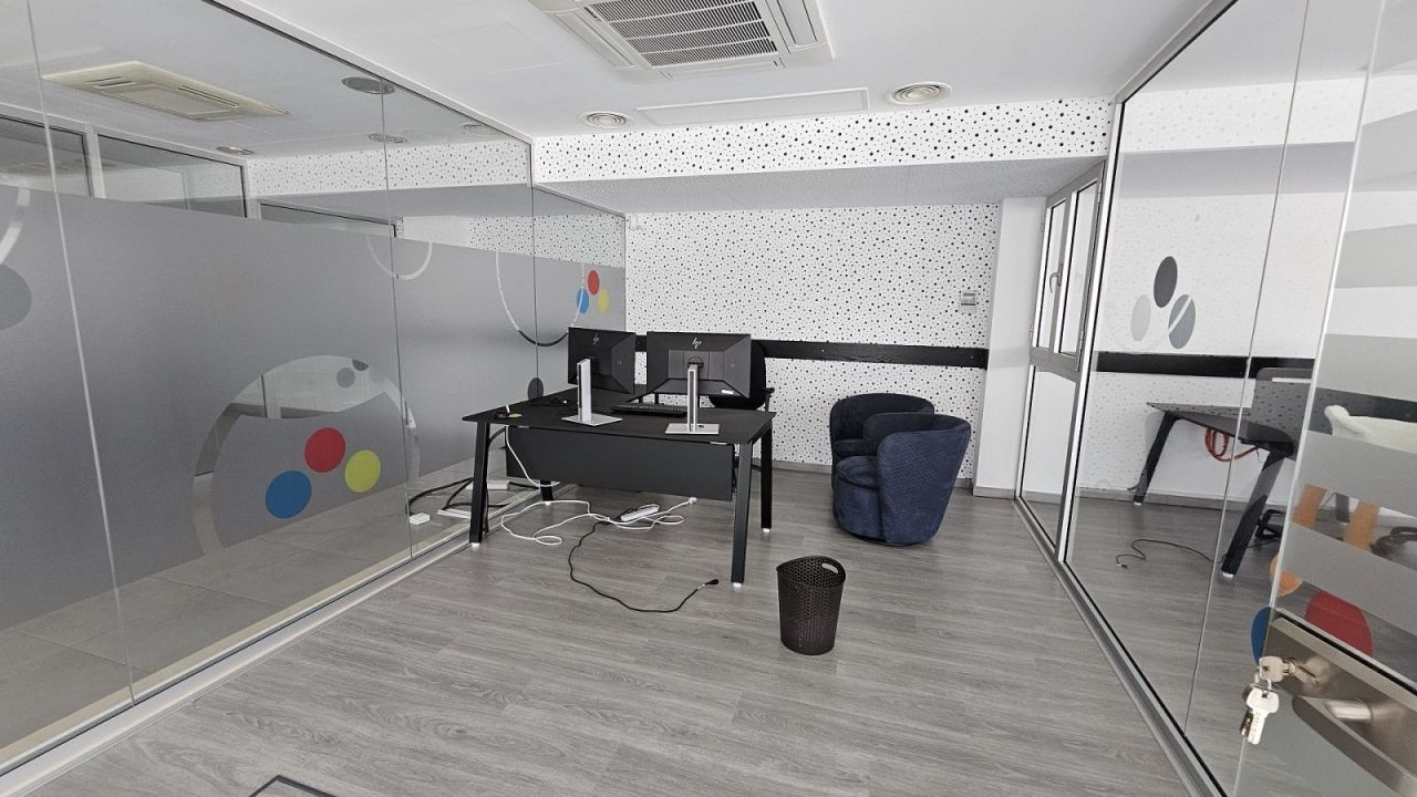 Oficina en Pafos, Chipre, 465 m² - imagen 13