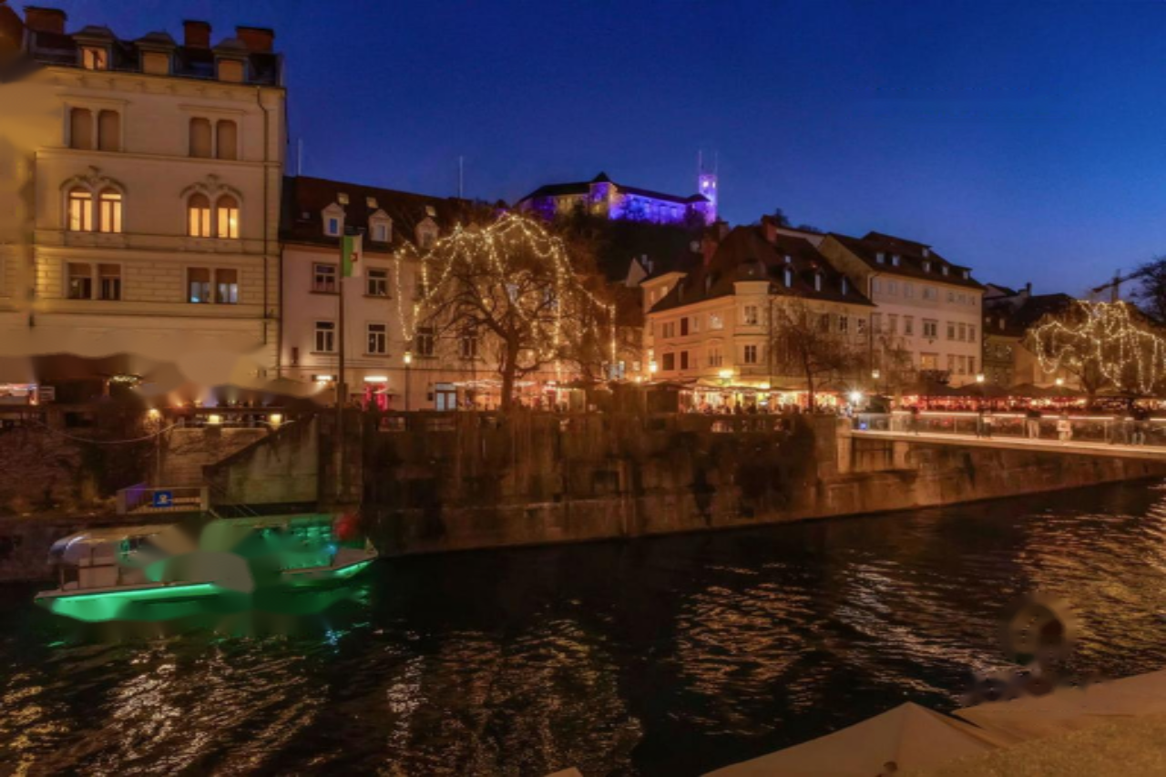 Piso en Liubliana, Eslovenia, 160 m² - imagen 1