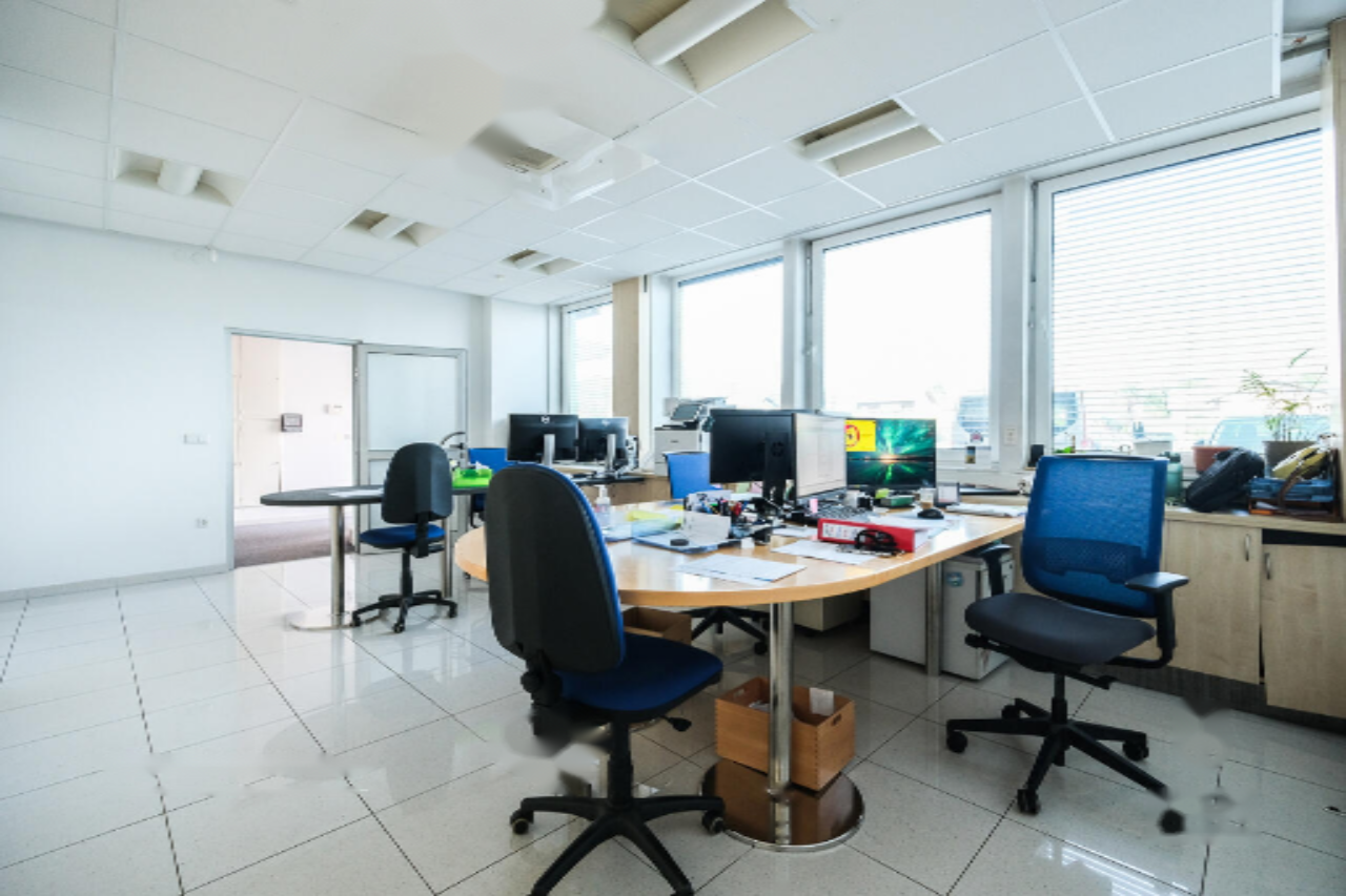 Office in Ljubljana, Slovenia, 445 m² - picture 3