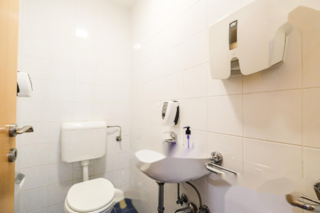 Office in Ljubljana, Slovenia, 445 m² - picture 11