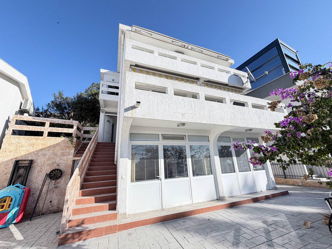 Haus in Bar, Montenegro, 142 m² - Foto 1