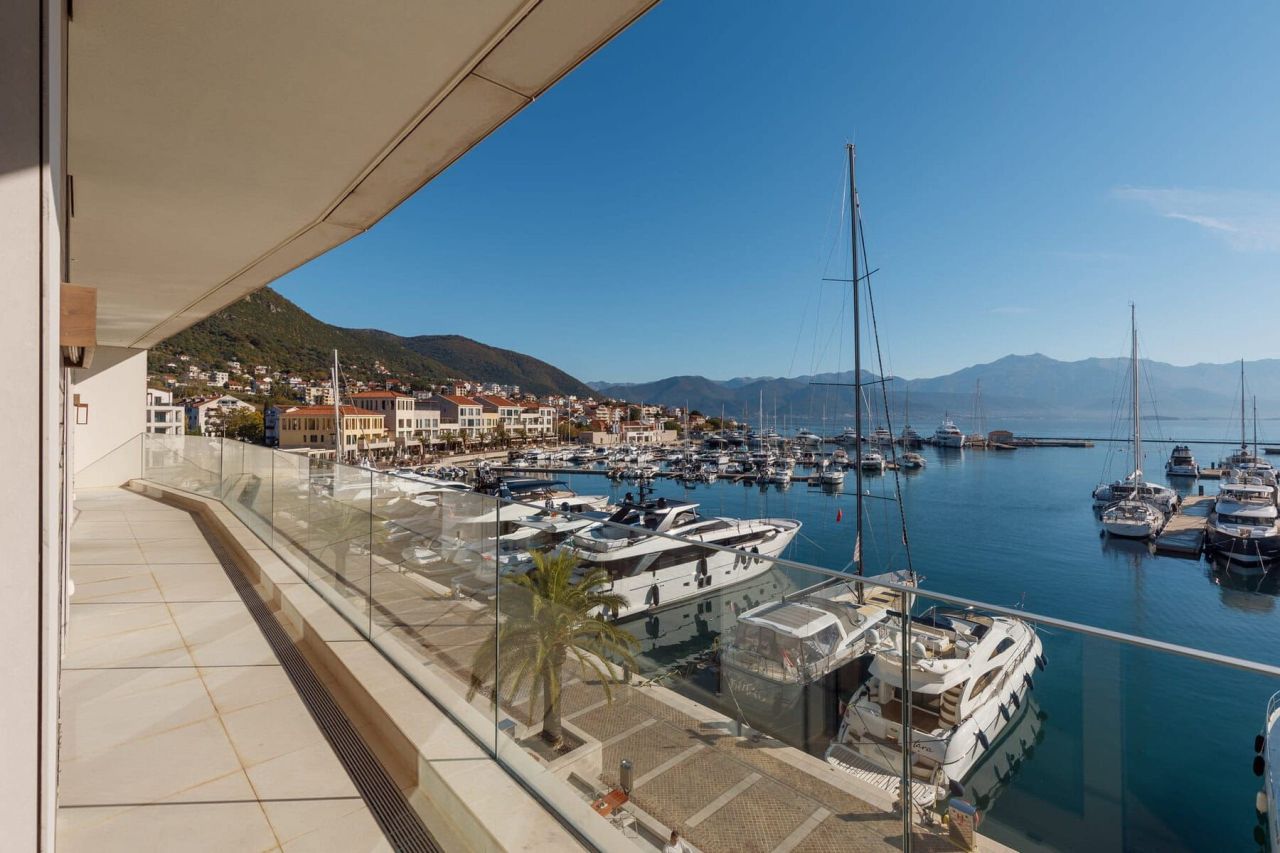 Appartamenti a Herceg-Novi, Montenegro, 166 m² - foto 1