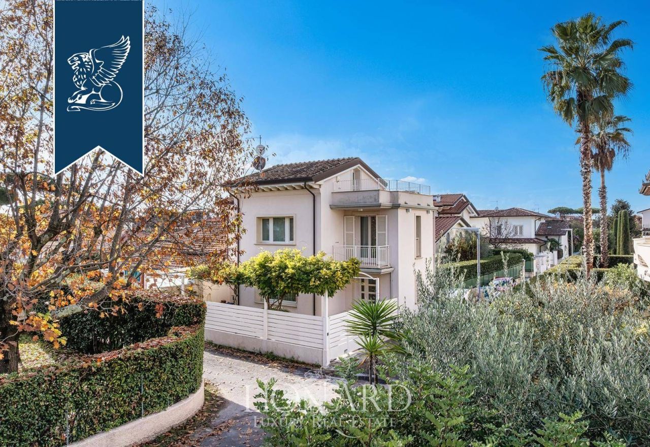 Villa en Forte dei Marmi, Italia, 240 m² - imagen 1