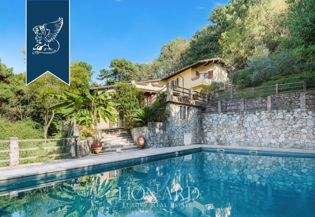 Villa in Pietrasanta, Italy, 500 m² - picture 1