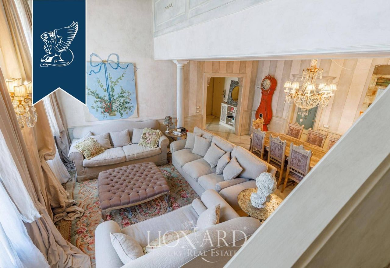 Apartment in Florence, Italy, 168 m² - picture 1