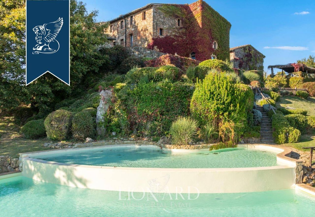 Farm in Siena, Italy, 900 m² - picture 2