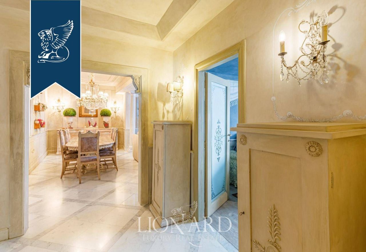 Apartment in Florence, Italy, 168 m² - picture 9