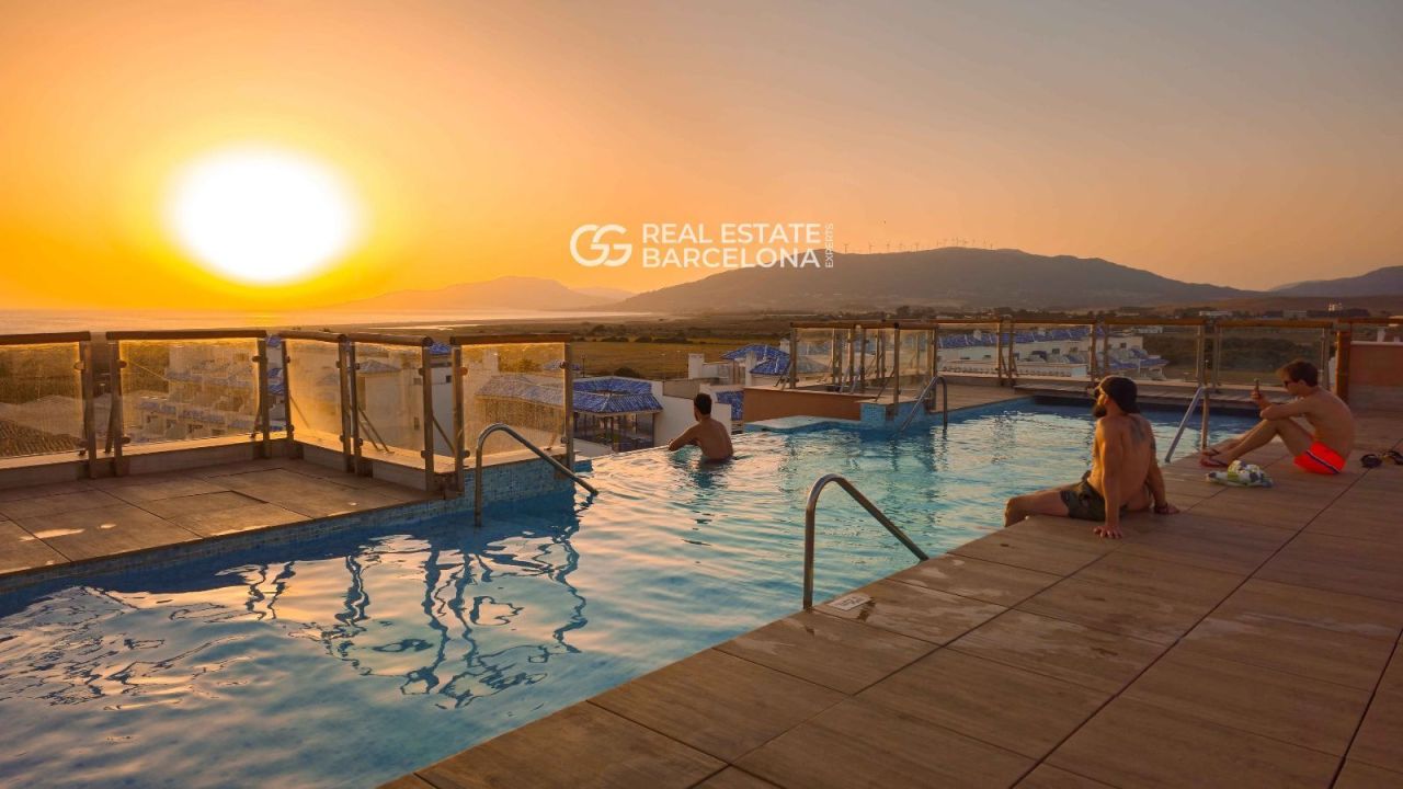 Commercial apartment building in Granada, Spain - picture 1