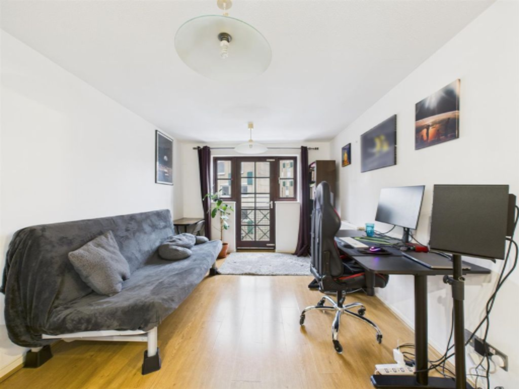 Flat in London, United Kingdom, 39 m² - picture 1
