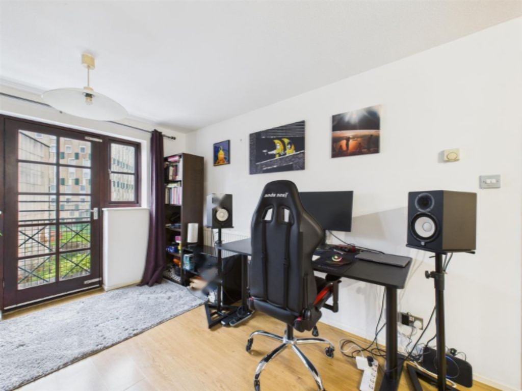 Flat in London, United Kingdom, 39 m² - picture 2