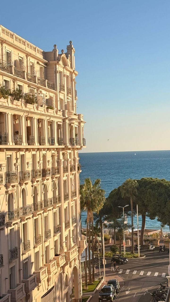 Apartment in Cannes, France, 117 m² - picture 1