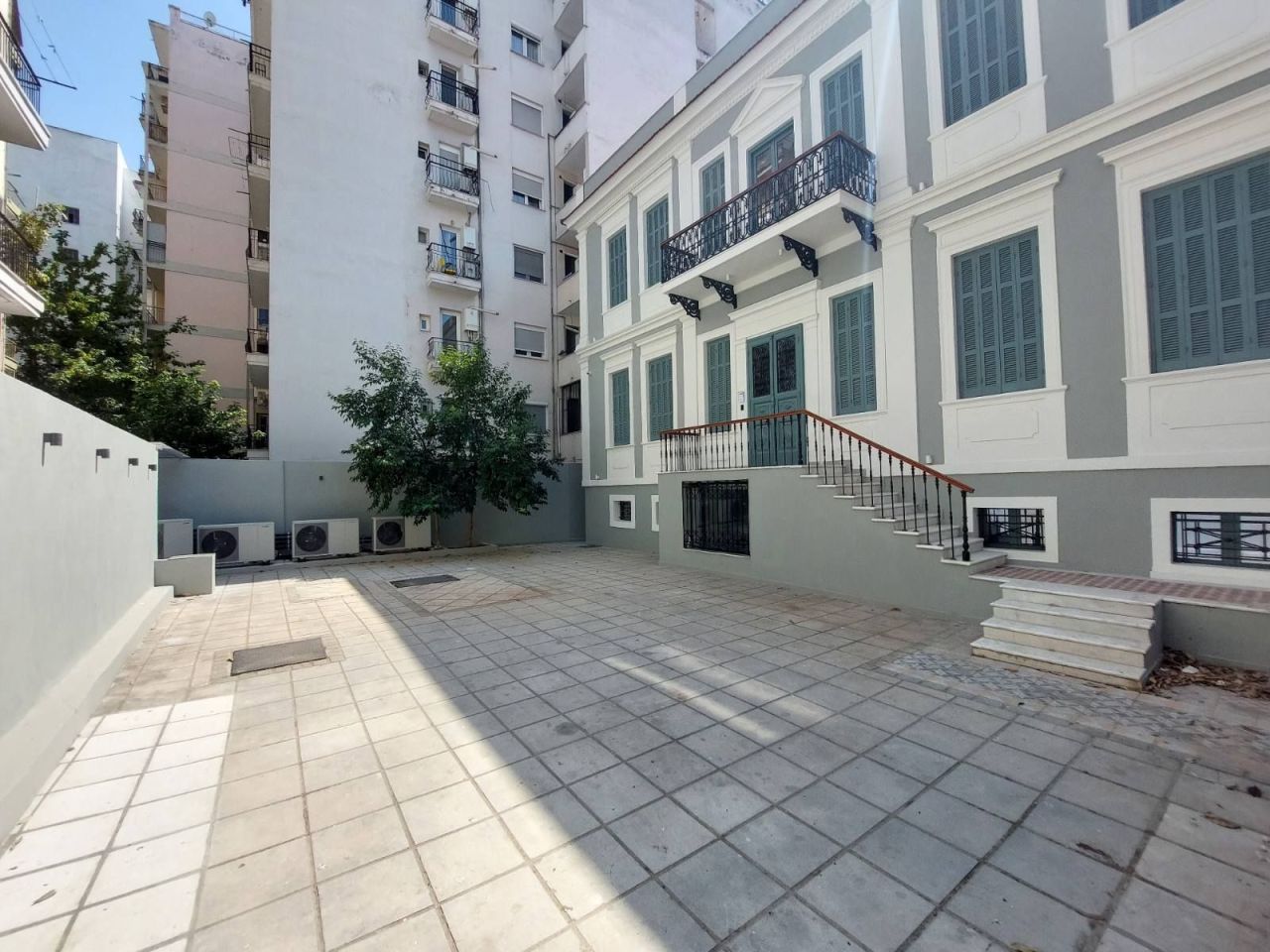 Commercial property in Thessaloniki, Greece, 680 m² - picture 3