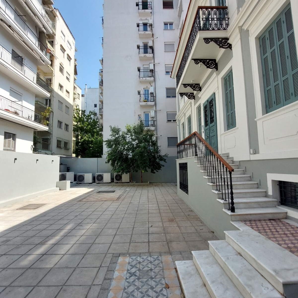 Commercial property in Thessaloniki, Greece, 680 m² - picture 2