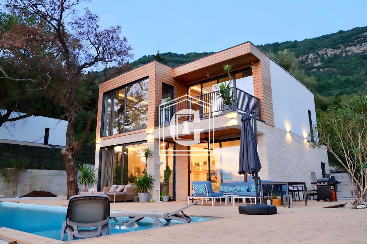 Villa en Kavač, Montenegro, 180 m² - imagen 1