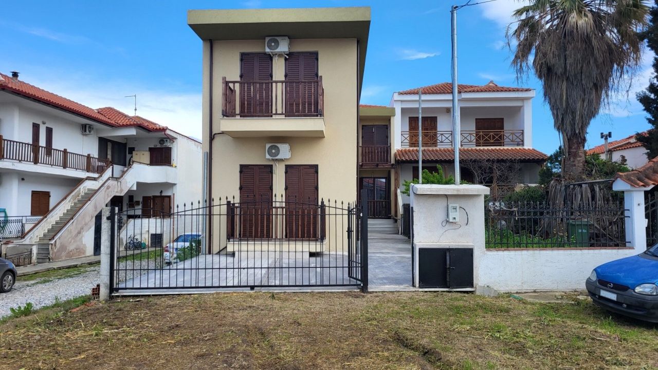 Commercial apartment building in Chalkidiki, Greece, 260 m² - picture 1