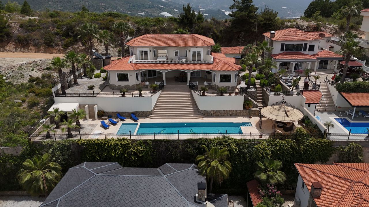 Villa in Alanya, Turkey, 560 m² - picture 1