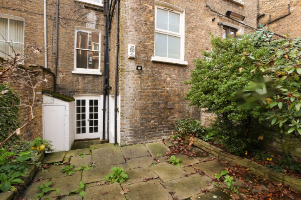 Flat in London, United Kingdom, 91 m² - picture 1