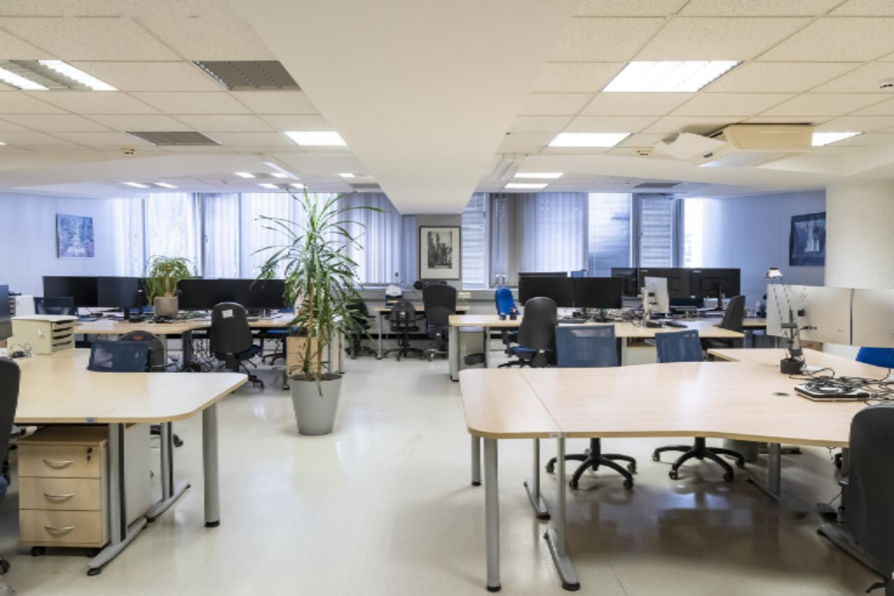 Ufficio a Lubiana, Slovenia, 2 406 m² - foto 1