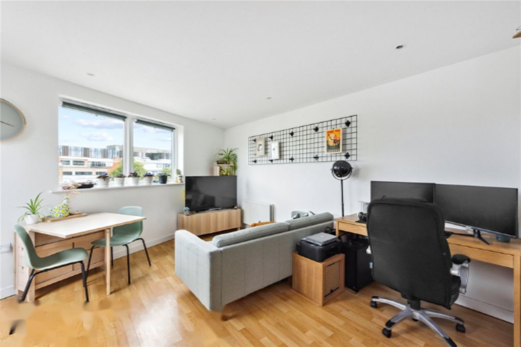 Flat in London, United Kingdom, 42 m² - picture 2