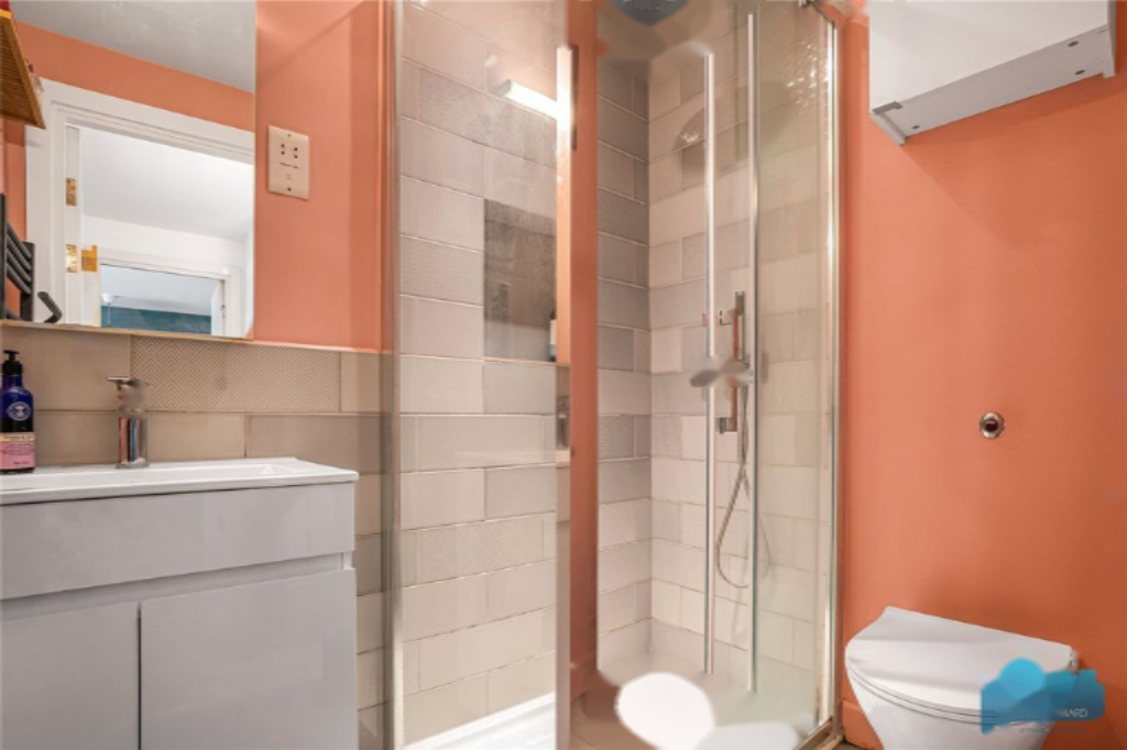 Flat in London, United Kingdom, 39 m² - picture 2