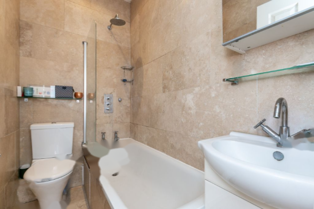 Flat in London, United Kingdom, 47 m² - picture 2