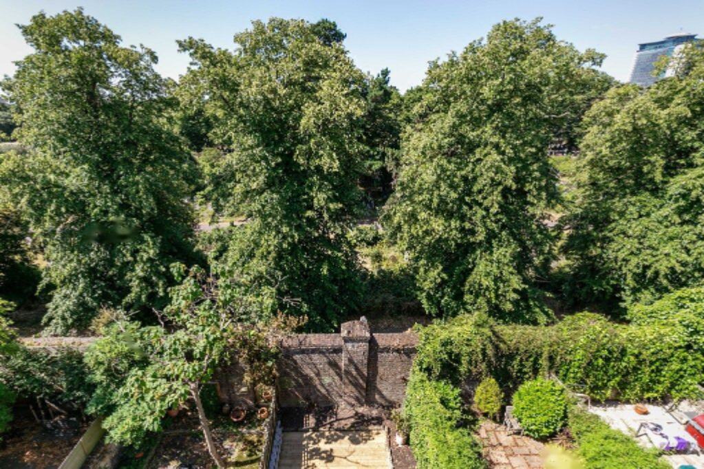 Flat in London, United Kingdom, 47 m² - picture 3