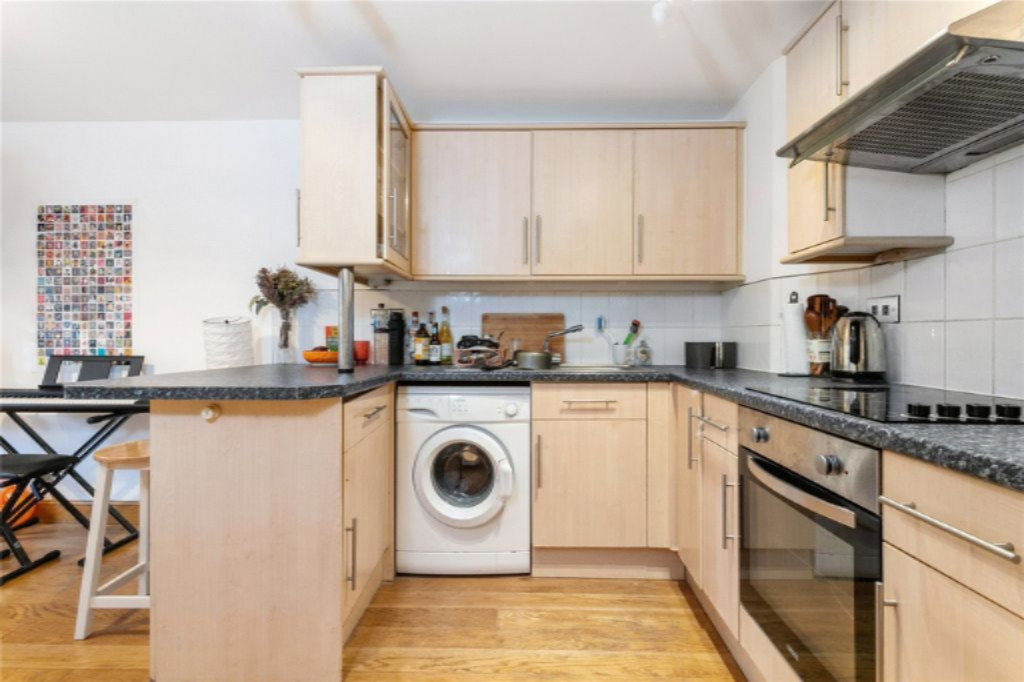 Flat in London, United Kingdom, 44 m² - picture 4