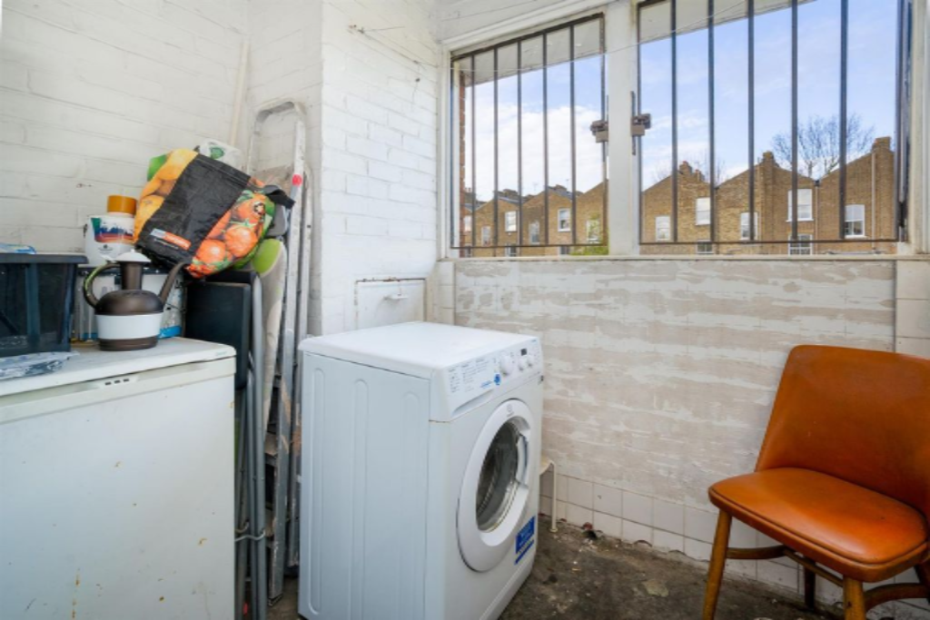 Flat in London, United Kingdom, 56 m² - picture 4