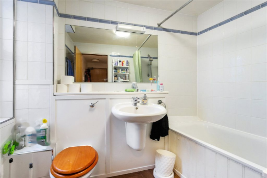 Flat in London, United Kingdom, 44 m² - picture 5