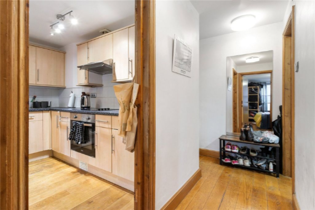 Flat in London, United Kingdom, 44 m² - picture 6