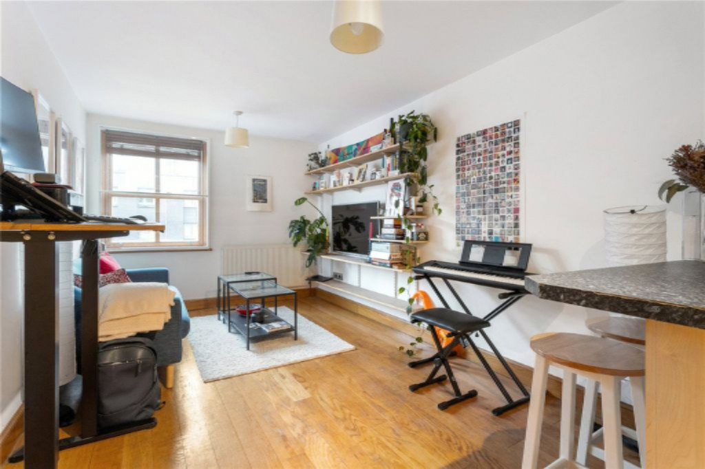 Flat in London, United Kingdom, 44 m² - picture 12