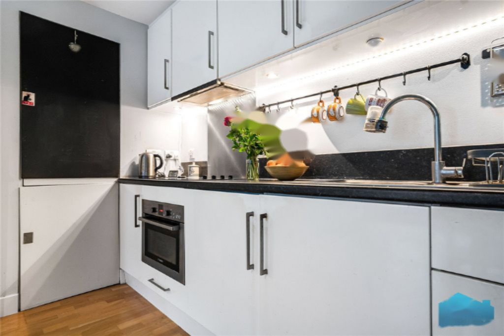 Flat in London, United Kingdom, 39 m² - picture 15