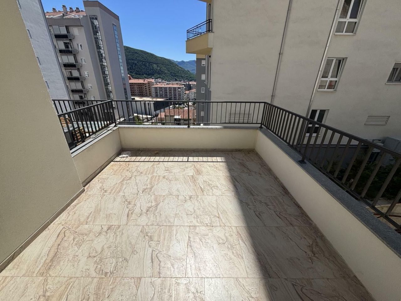 Piso en Budva, Montenegro, 58 m² - imagen 1