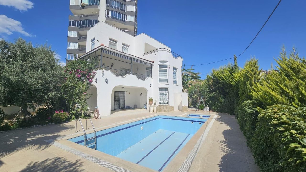 Villa in Alanya, Türkei, 595 m² - Foto 1