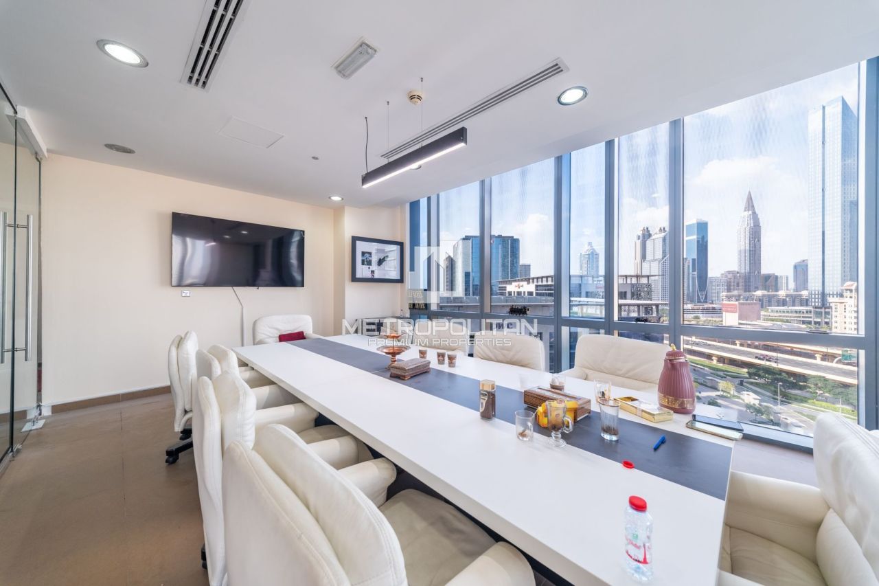 Bureau à Dubaï, EAU, 341 m² - image 1