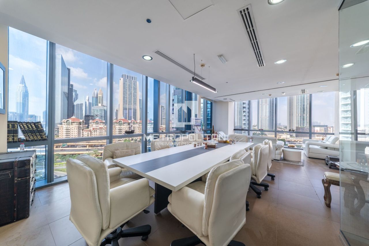 Bureau à Dubaï, EAU, 341 m² - image 2