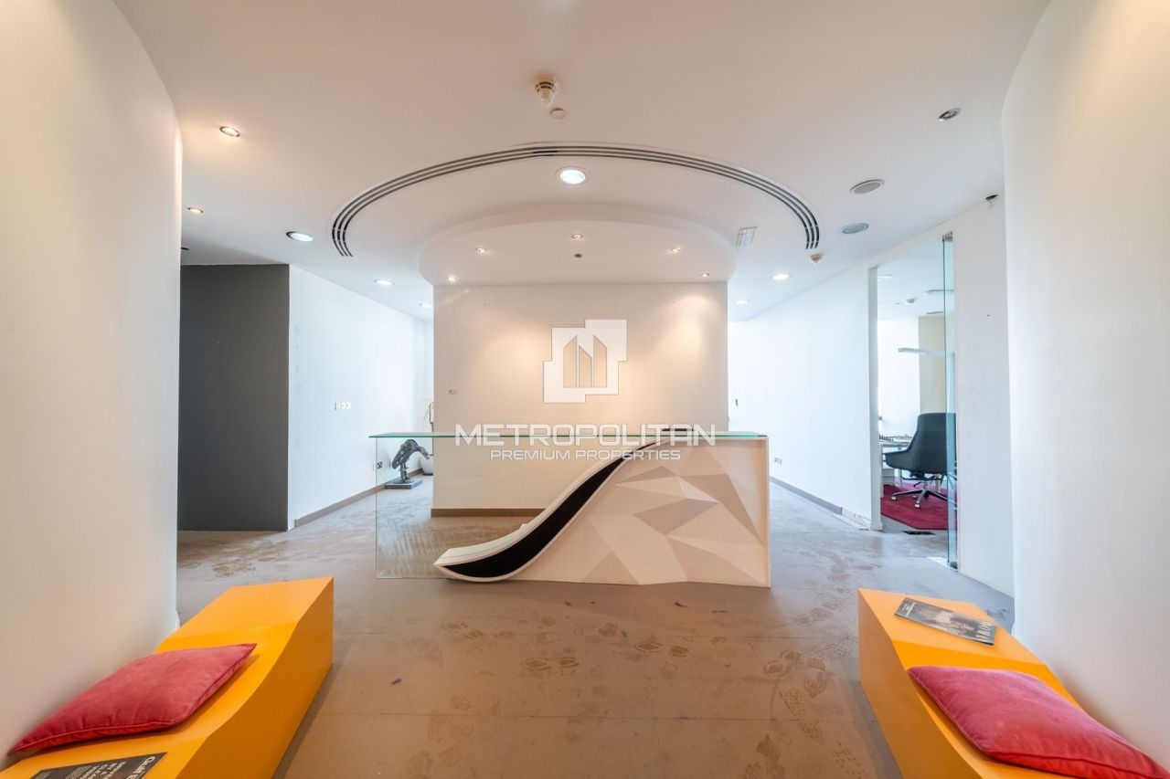 Bureau à Dubaï, EAU, 341 m² - image 3