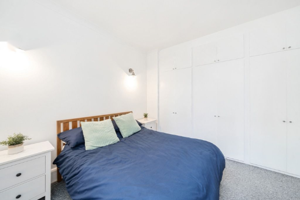 Flat in London, United Kingdom, 47 m² - picture 1