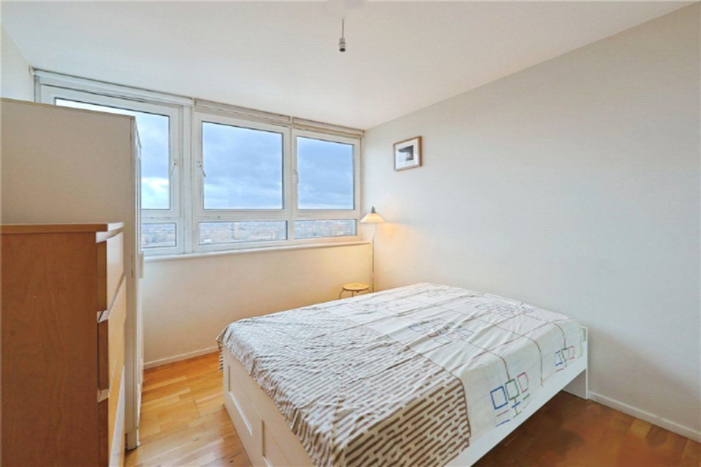 Flat in London, United Kingdom, 72 m² - picture 1